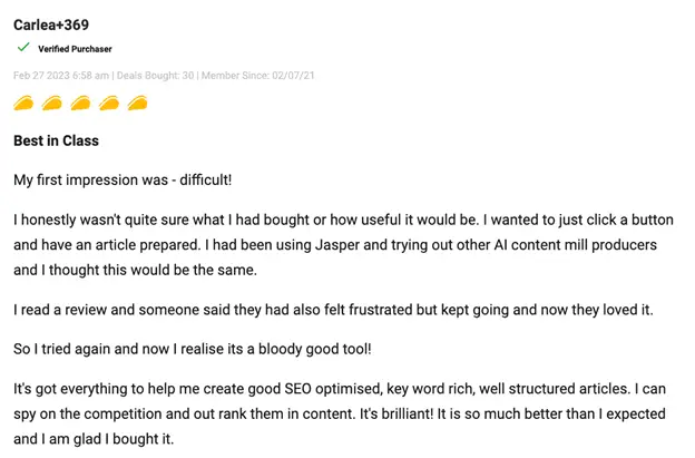 Customer rating and review praising NeuronWriter's AI writing features