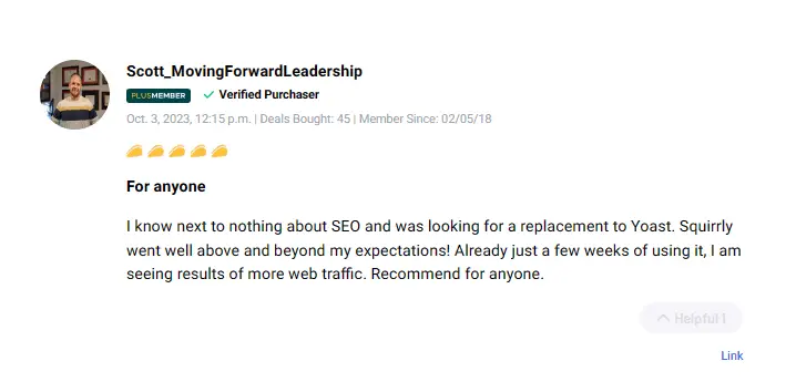 User review highlighting the benefits of Squirrly SEO software features